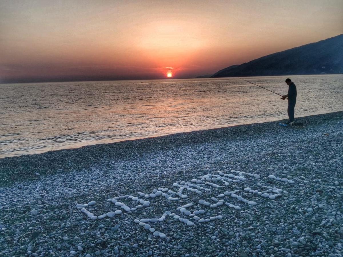 Гостевой Дом В Гаграх"Море Солнца" Gagra Buitenkant foto
